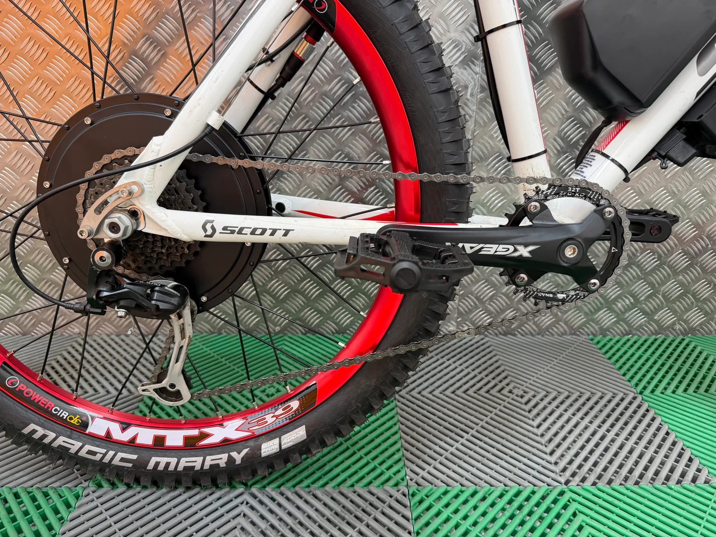 Scott pilot 30 2000w 62v electric e bike - Image 8