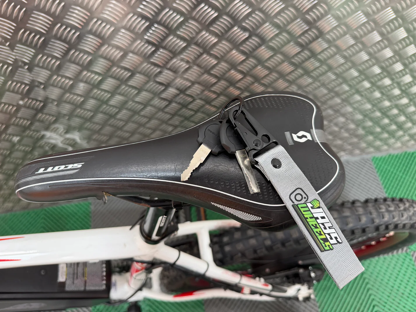 Scott pilot 30 2000w 62v electric e bike - Image 11