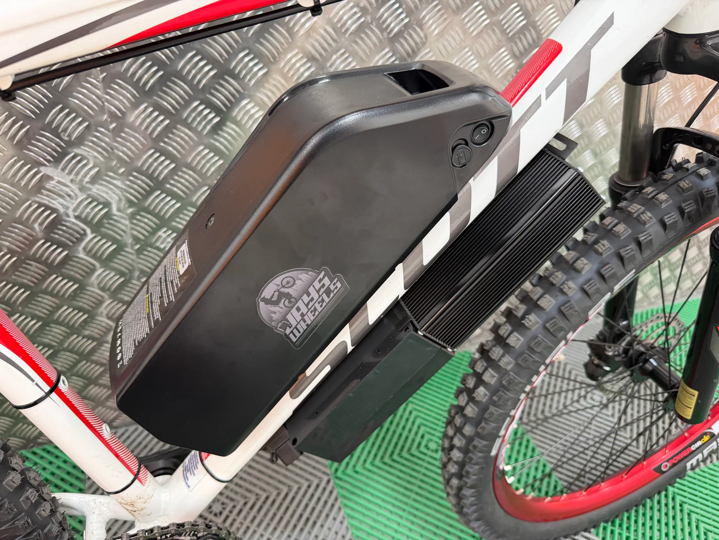 Scott pilot 30 2000w 62v electric e bike - Image 7
