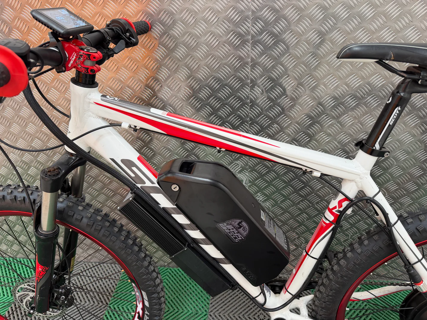 Scott pilot 30 2000w 62v electric e bike - Image 10