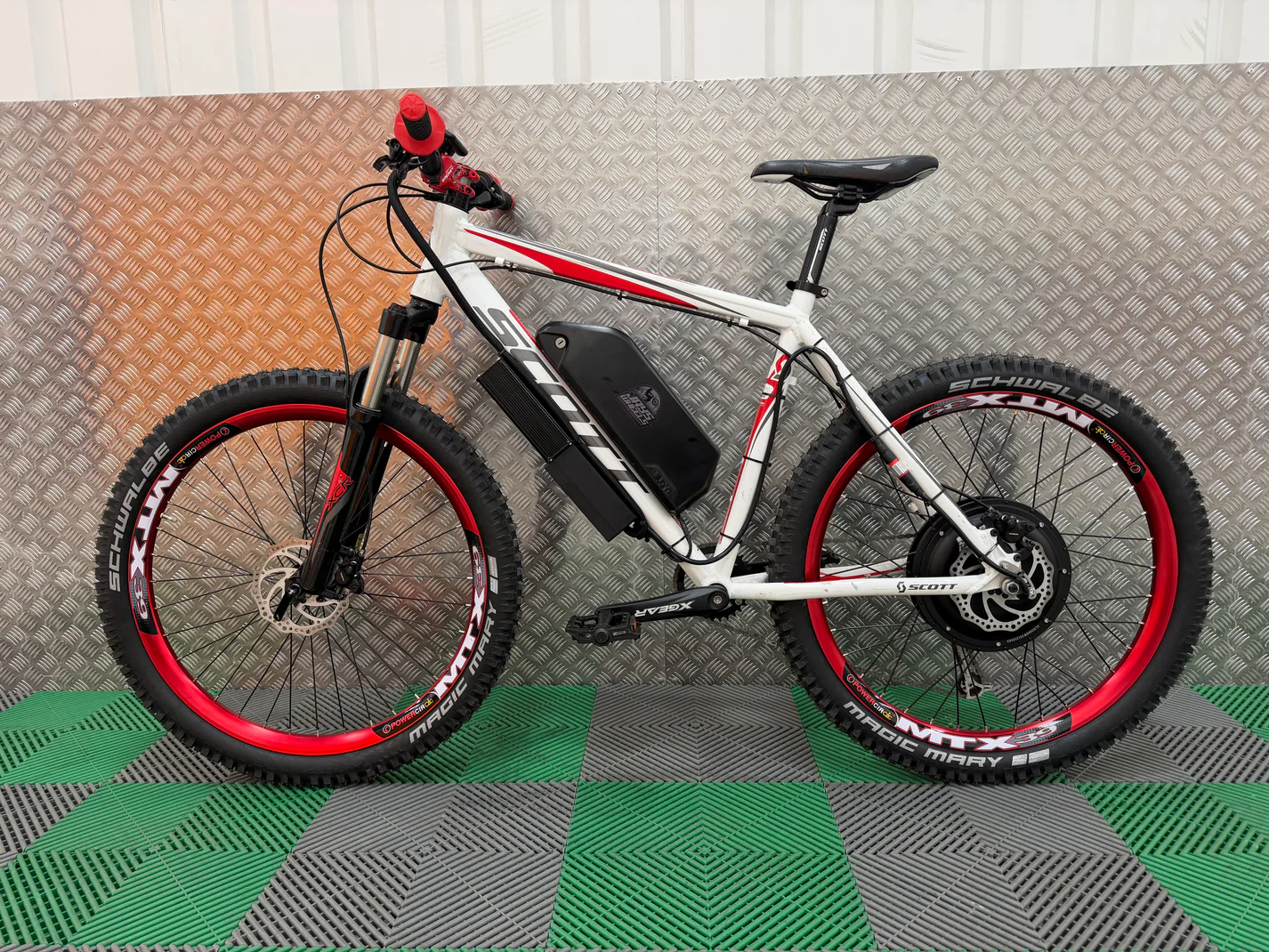 Scott pilot 30 2000w 62v electric e bike - Image 9